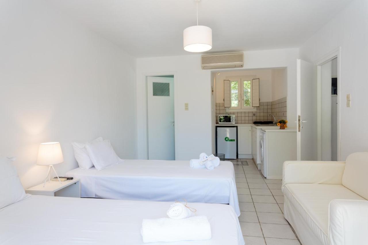 Tzane Studios & Apartments - Steps Away From Golden Beach Chrisi Akti  Exterior foto