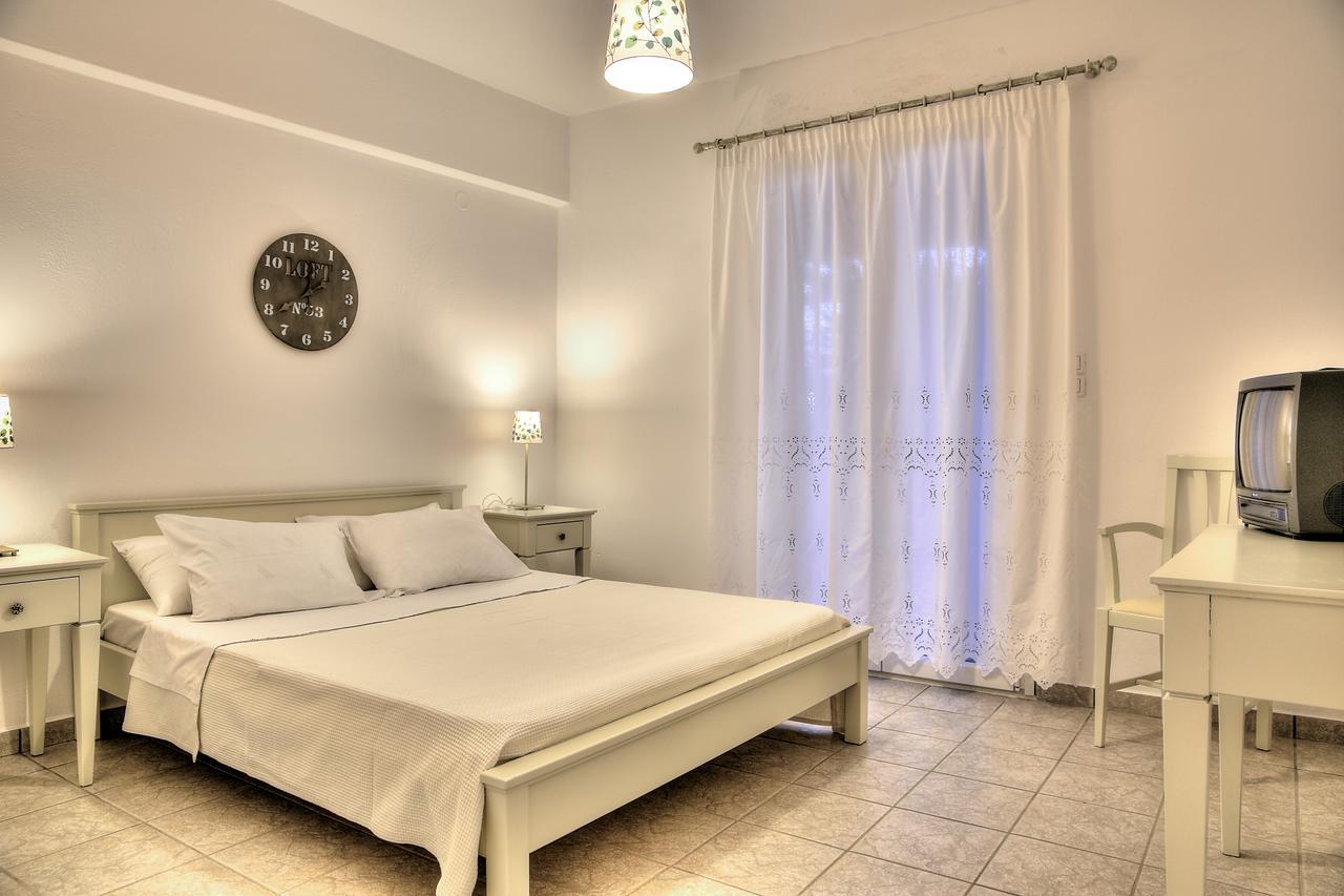 Tzane Studios & Apartments - Steps Away From Golden Beach Chrisi Akti  Exterior foto